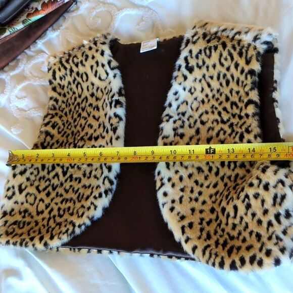 Girls Faux Fur Cheetah  🐆 Vest NWOT - Picture 7 of 9